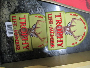 lot 1727 image: North American Hunt Club Life Members patches