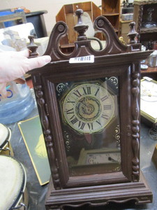 lot 1731 image: Mantel clock