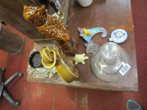 lot 1741 image: Miscellaneous decorative items and ashtrays
