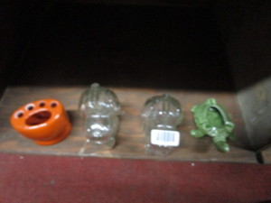 lot 1749 image: Snoopy penny banks - miscellaneous decorative items