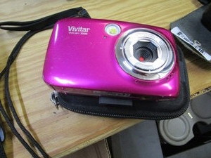 lot 1772 image: Vivitar digital camera with case