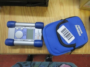 lot 1775 image: Jukebox MP3 player with case