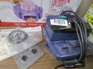 lot 1789 image: Easy Photo Reader and set of ear buds with replacement covers
