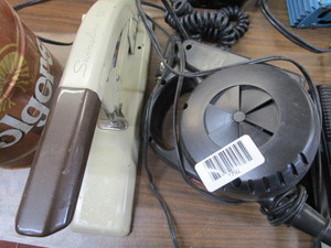 lot 1792 image: Heavy duty Swingline stapler and air pump