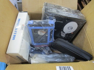 lot 1797 image: Assorted lot of small electronics