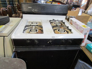 lot 25892 image: Crosley gas range