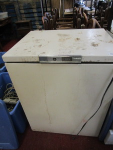 lot 25895 image: Small Crosley chest freezer