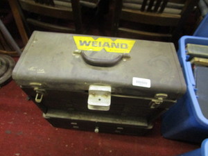 lot 25899 image: Small metal top and bottom tool box