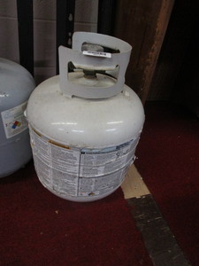 lot 25913 image: Propane tank