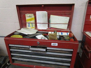 lot 25919 image: Craftsman top box with contents