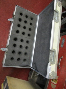 lot 25921 image: Large trunk with foam insert