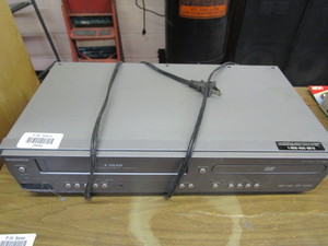 lot 25954 image: Magnavox VCRDVD player