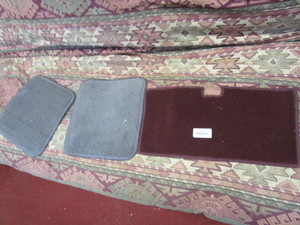 lot 25960 image: 3 protective mats