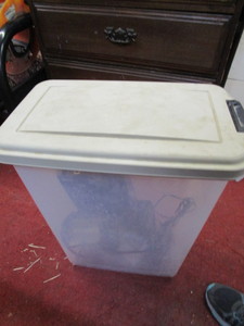 lot 25965 image: Pet food bin and contents