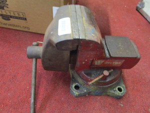 lot 25969 image: Bench vise