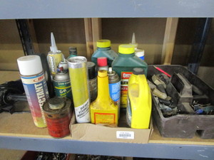 lot 25979 image: Electric grindersander and other miscellaneous shop items