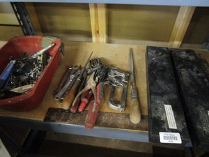 lot 25980 image: Miscellaneous tools and hardware