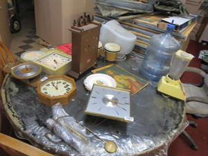 lot 25988 image: Large round commercial table 5 diameter - contents not included