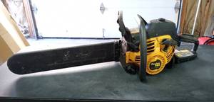 lot 28010 image: Poulan Pro PP5020AV 20-Inch 50cc 2 Stroke Gas Powered Chain Saw