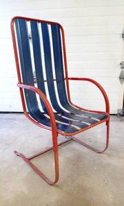 lot 28014 image: Retro Vintage Metal Slat Lawn Chair - Bouncer
