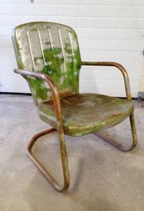 lot 28015 image: Vintage Metal LawnPatio Chair