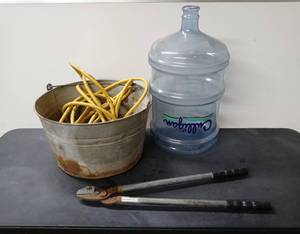 lot 28019 image: Old Metal Bucket, Water Bottle, Loppers & a 25 Extension Cord