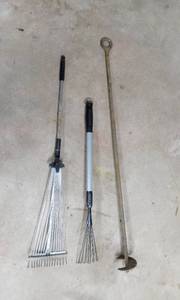 lot 28025 image: Lot of 3 Lawn Tools - Including a Telescoping Rake
