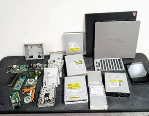 lot 28063 image: Lot of Miscellaneous Older Computer Components & Parts