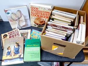 lot 28071 image: Lot of 35 Vintage & Newer Cookbooks