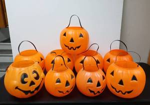 lot 28086 image: Lot of 9 Plastic Jack-O-Lantern Trick or Treat Buckets with Handles