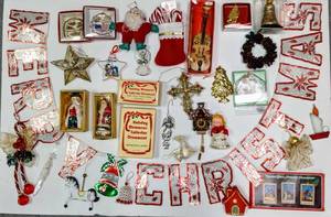 lot 28098 image: Lot of 30 Vintage & Newer Holiday Ornaments & A 4 ft Long Merry Christmas Banner
