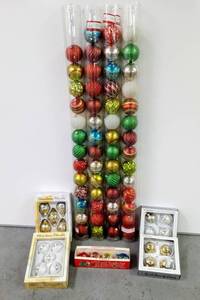 lot 28101 image: Large Lot of Holiday Ornaments - 77 Total