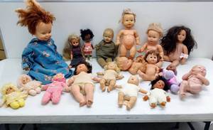 lot 28136 image: Lot of 17 Vintage & Newer Dolls - Including an Antique Composition, Straw Filled Doll & A Berenguer 15 Newborn Anatomically Correct Girl Doll