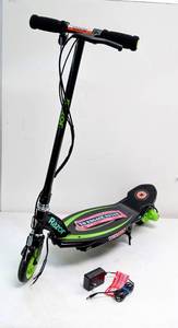 lot 28137 image: Razor Power Core E90 Electric Scooter wCharger - for Kids 8 and up to 120 lbs- Not Working