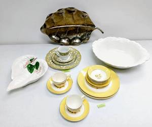 lot 28151 image: 18 Piece Lot of Vintage Servingware
