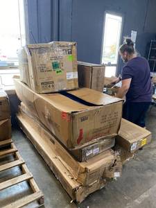 lot 4199 image: Pallet of Misc. Items