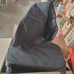 lot 1438 image: CHILDRESS SPINNER WHEELIE DELUXE TRAVEL BAG BLACK