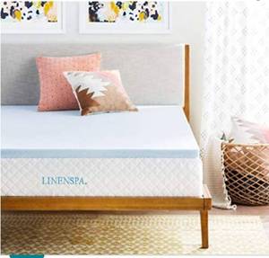 lot 1494 image: Queen Memory Foam Mattress Topper