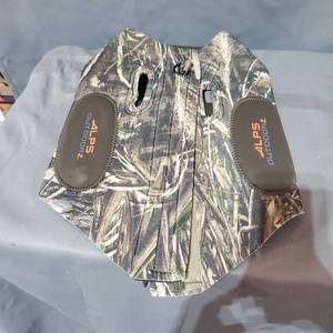 lot 2006 image: LARGE TOPFLIGHT DOG VEST CAMO ALPS OUTDOORZ