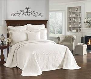 lot 2016 image: KING CHARLES KING BED SPREAD OFF WHITE