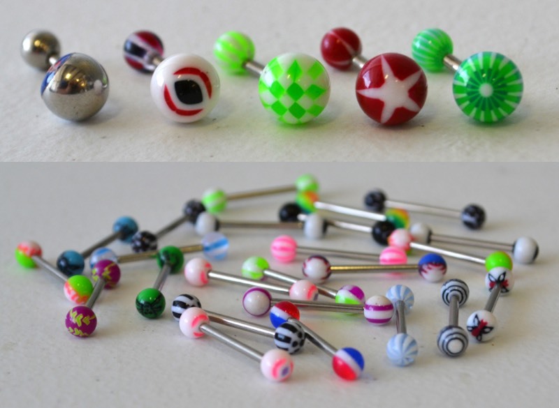 lot 1028 image: Belly Button Barbells