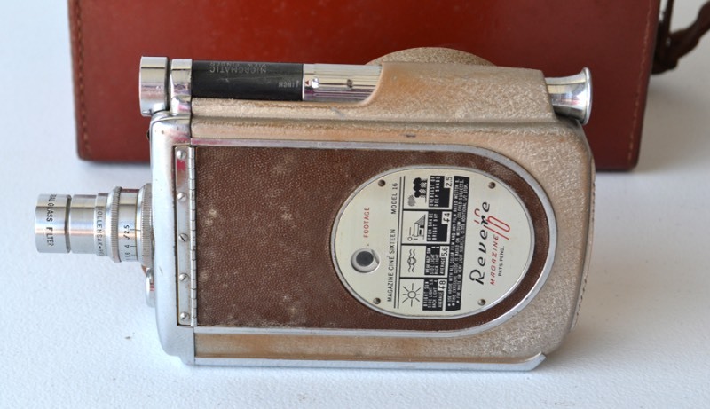 lot 1033 image: Vintage Revere 16 mm Movie Camera
