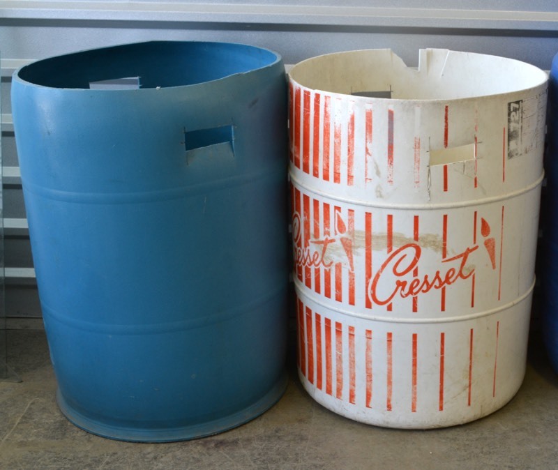 lot 1044 image: 55 Gallon Plastic Barrels