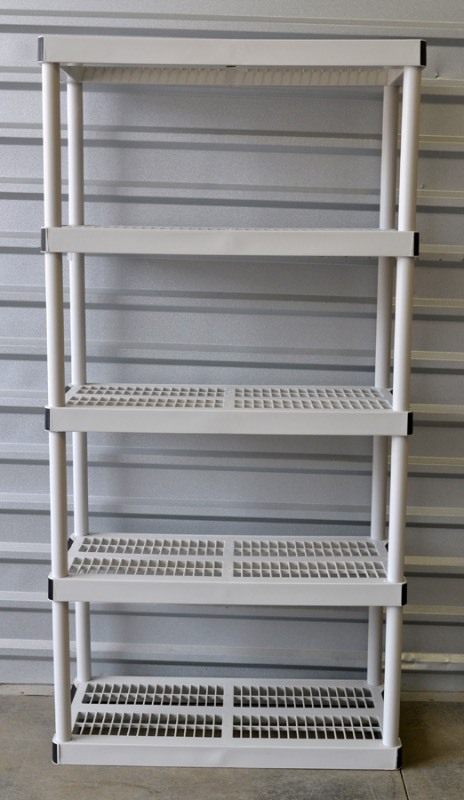 lot 1048 image: Plastic Shelving Unit 01