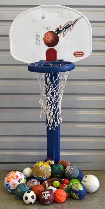 lot 1058 image: Kids Sports Lot