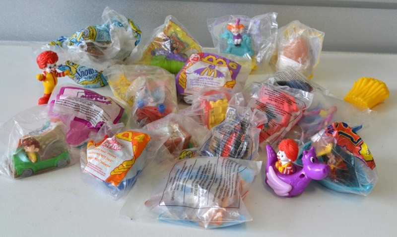 lot 1076 image: McDonalds Toys