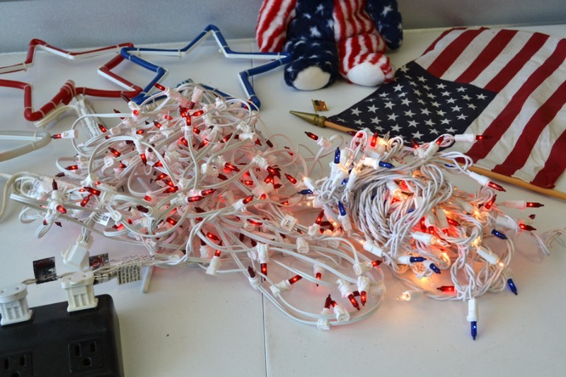 lot 1077 image: Patriotic Decorations