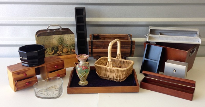 lot 1078 image: Decorative Boxes and Containers