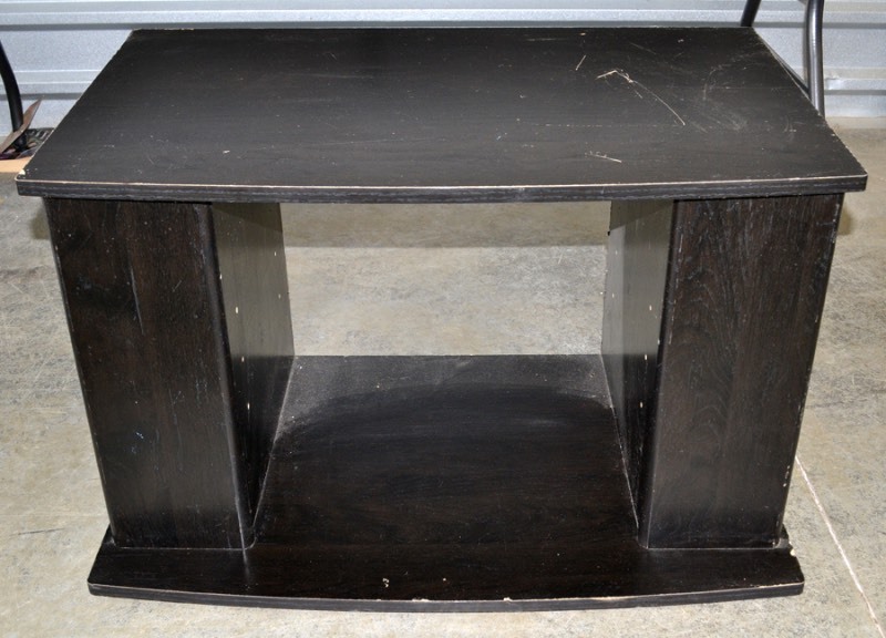 lot 1087 image: TV Stand