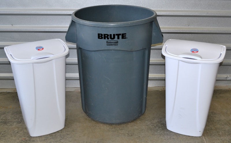 lot 1090 image: Trash Cans